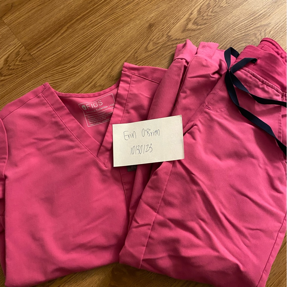 Ultra rose figs top
